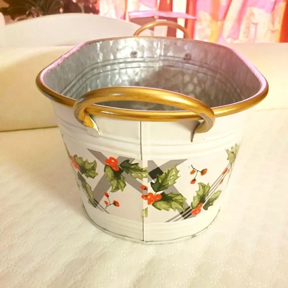 Ashland White Christmas Galvanized Tub